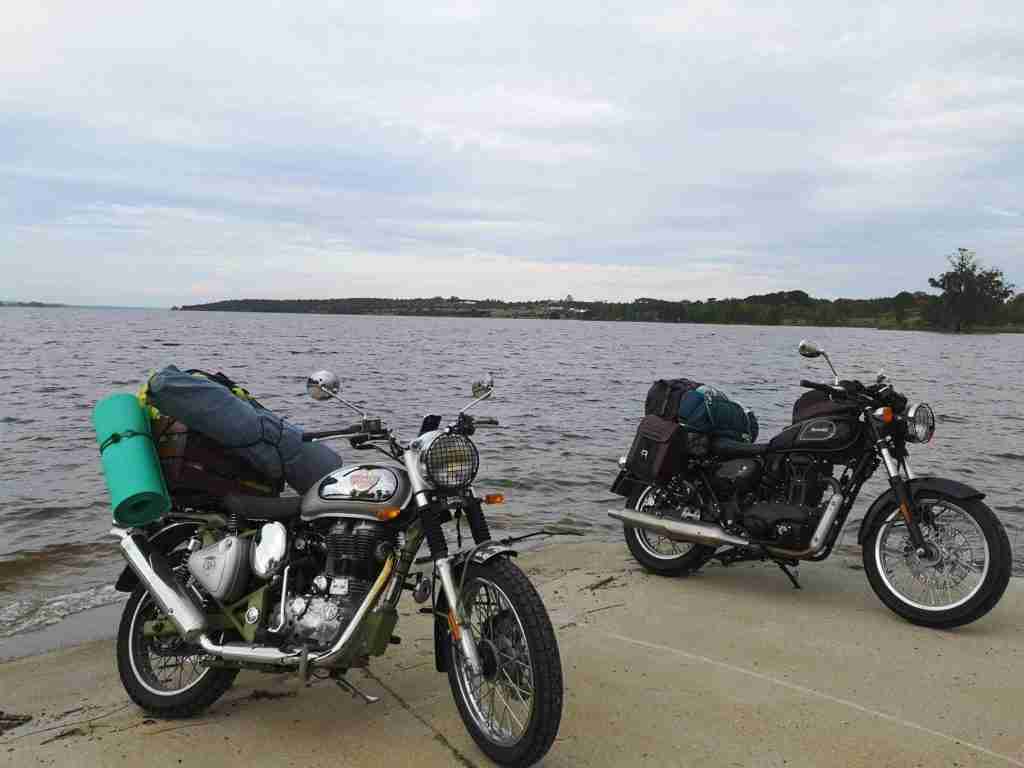 Royal Enfield Bullet and Benelli 400 side by side